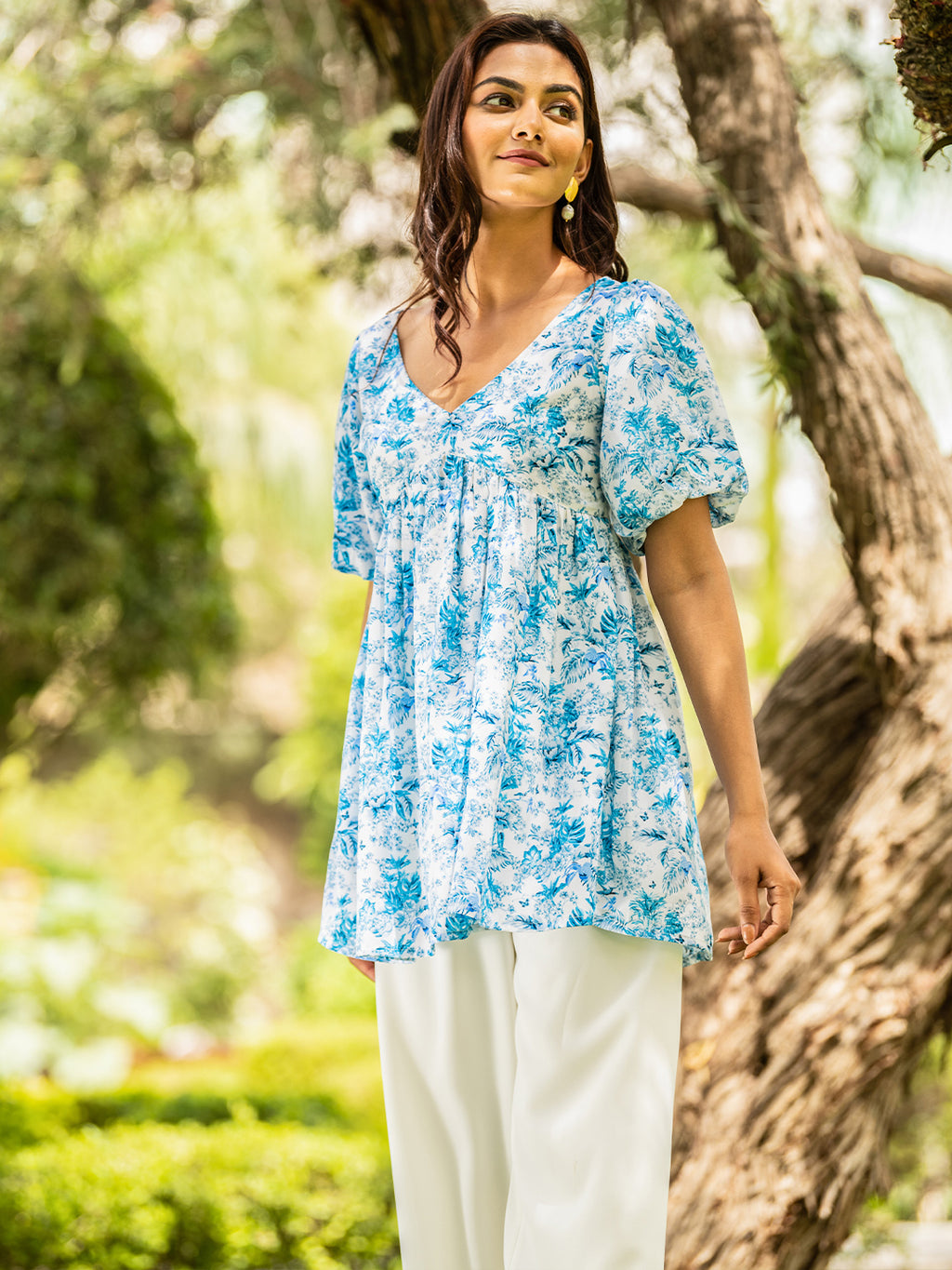 Summer Breeze Top and White Trousers Set